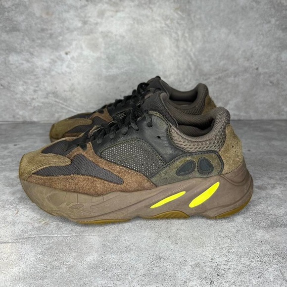 Adidas Yeezy Boost 700 V1 Shoes Men's Size 6 Mauve Sneakers Athletic EE9614